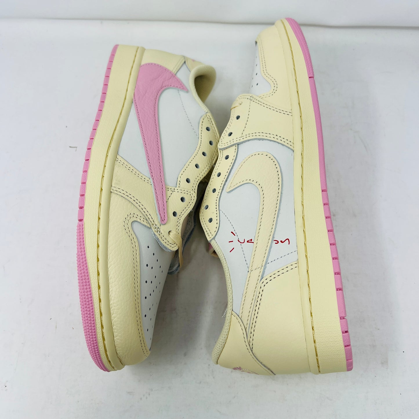 Jordan 1 Retro Low OG SP Travis Scott Shy Pink