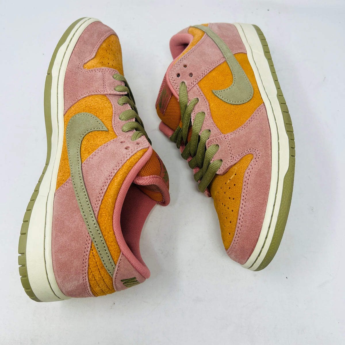 Nike SB Dunk Low Red Stardust