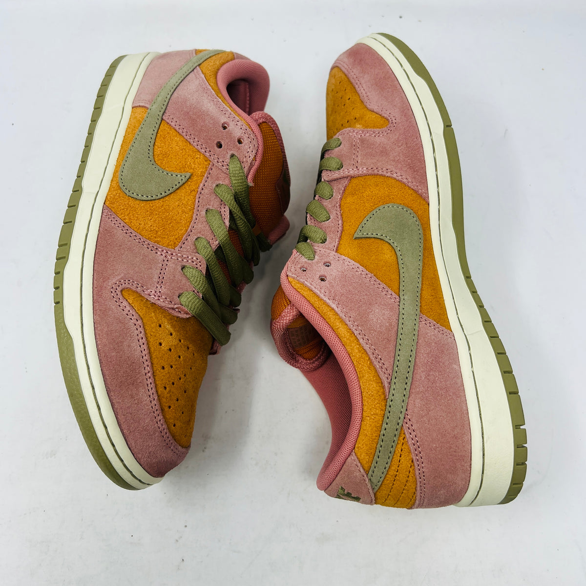 Nike SB Dunk Low Red Stardust