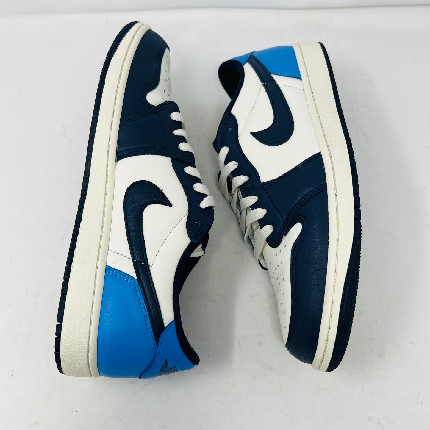 Jordan 1 Low OG Obsidian UNC