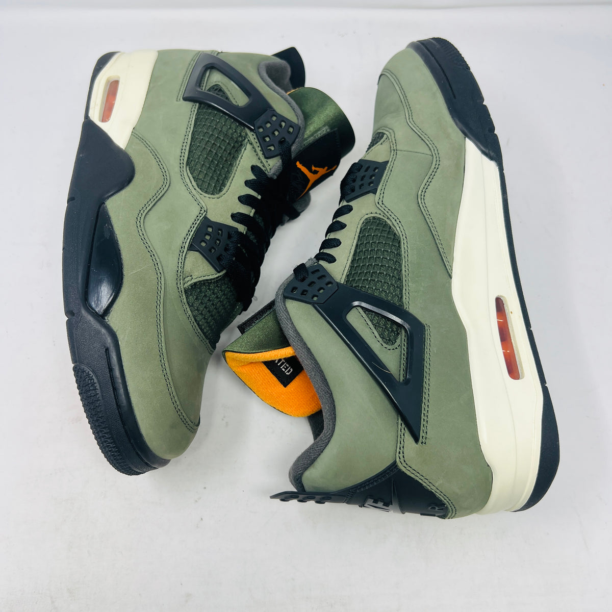 Jordan 4 Retro OG SP Undefeated