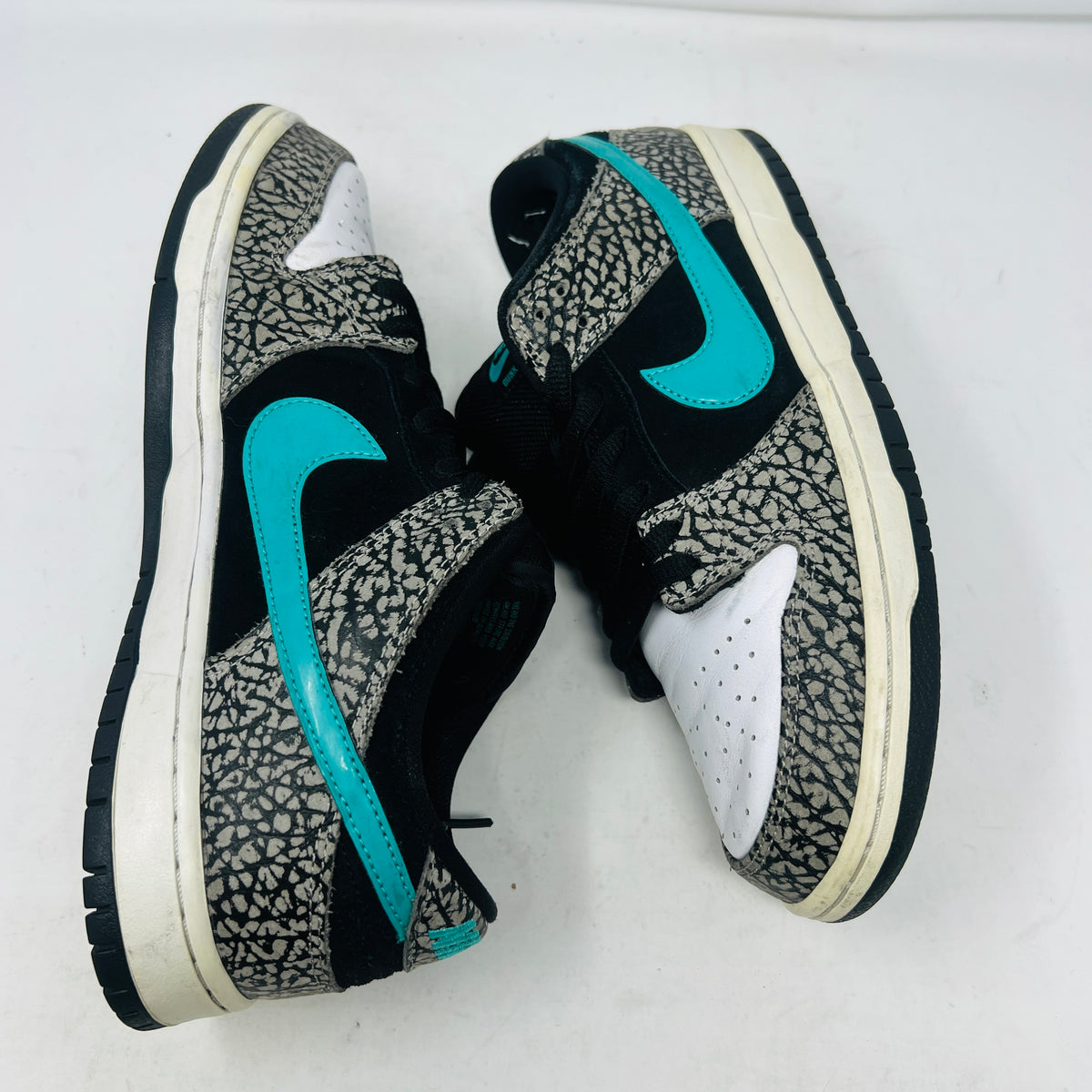 Nike SB Dunk Low atmos Elephant