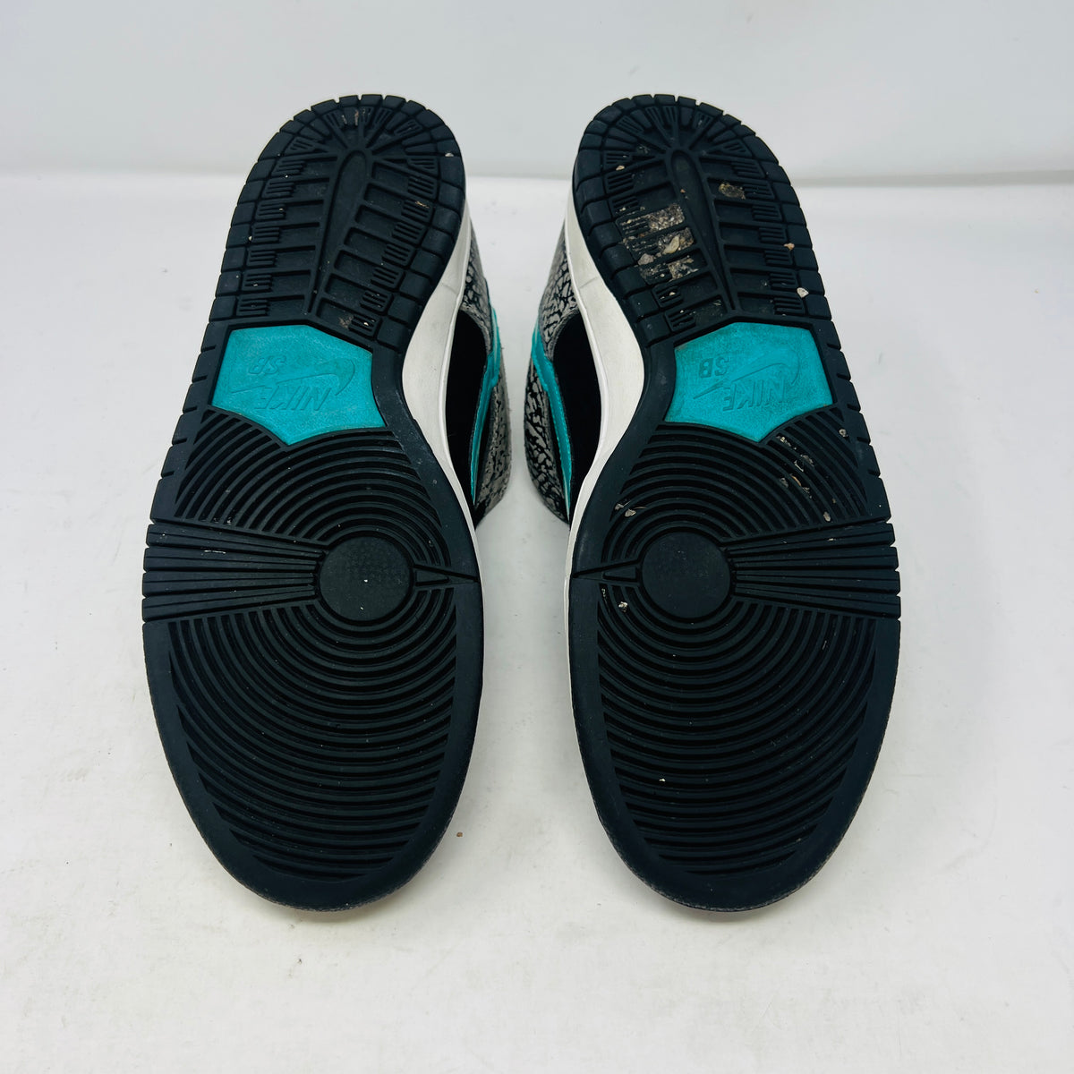 Nike SB Dunk Low atmos Elephant