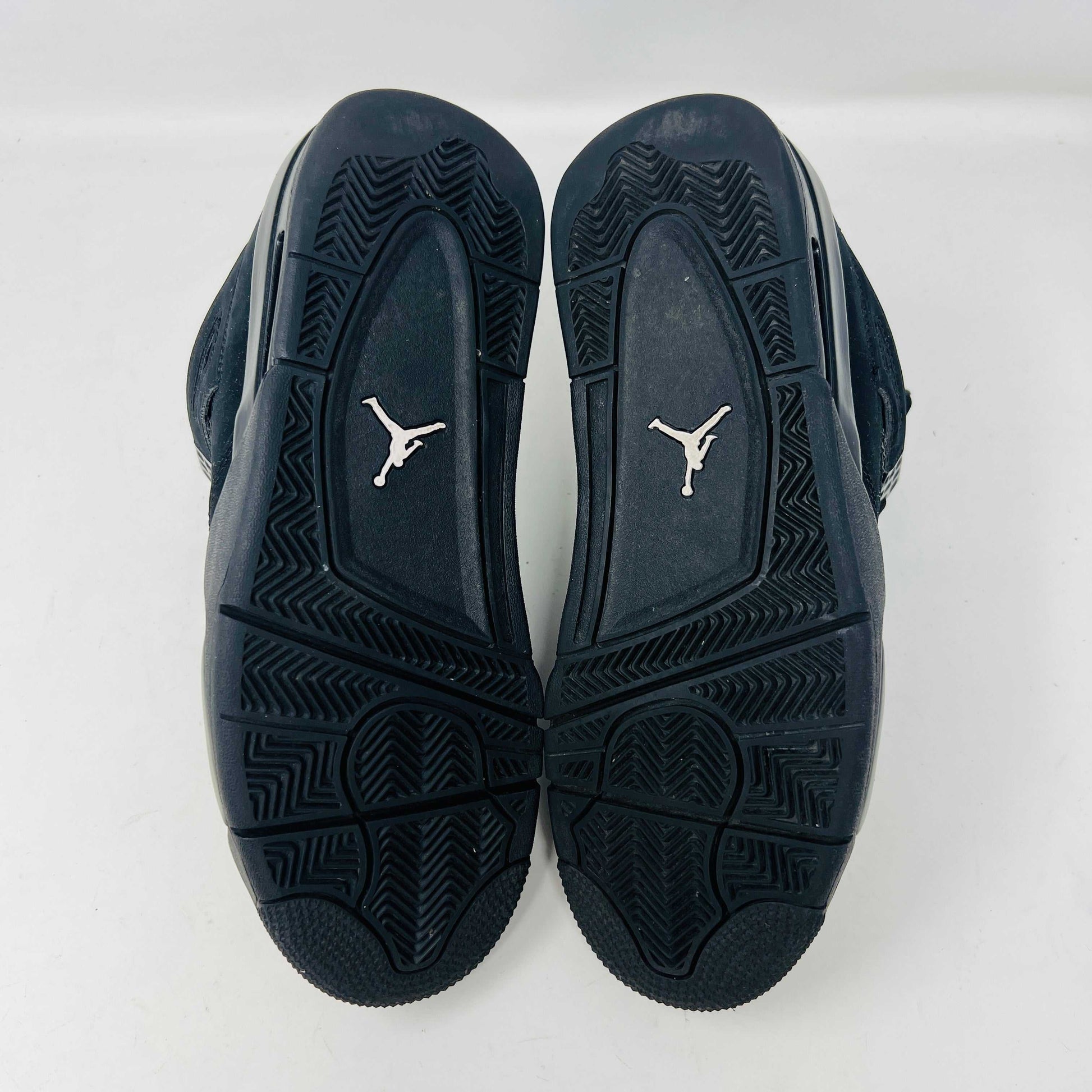 Jordan 4 Retro Black Cat (2020) sneakers in black, condition 8.5/10, displayed on their original box.