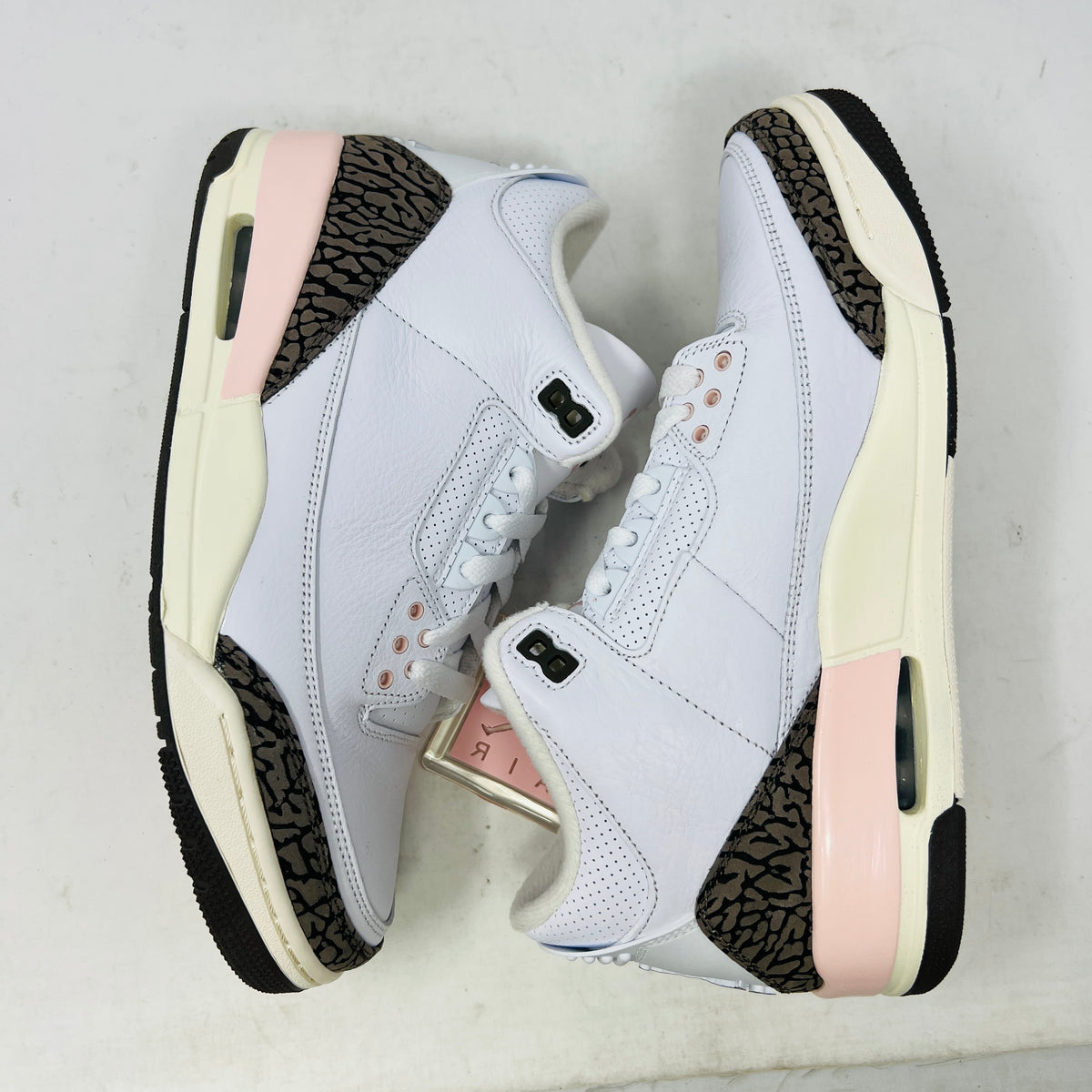Jordan 3 Retro Neapolitan Dark Mocha (Women's)