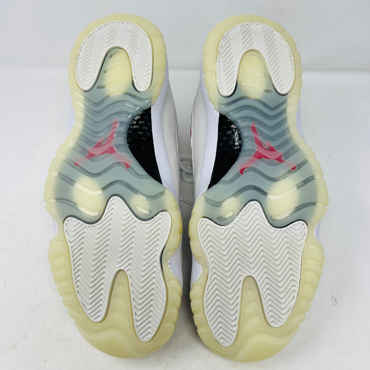 Jordan 11 Retro Platinum Tint