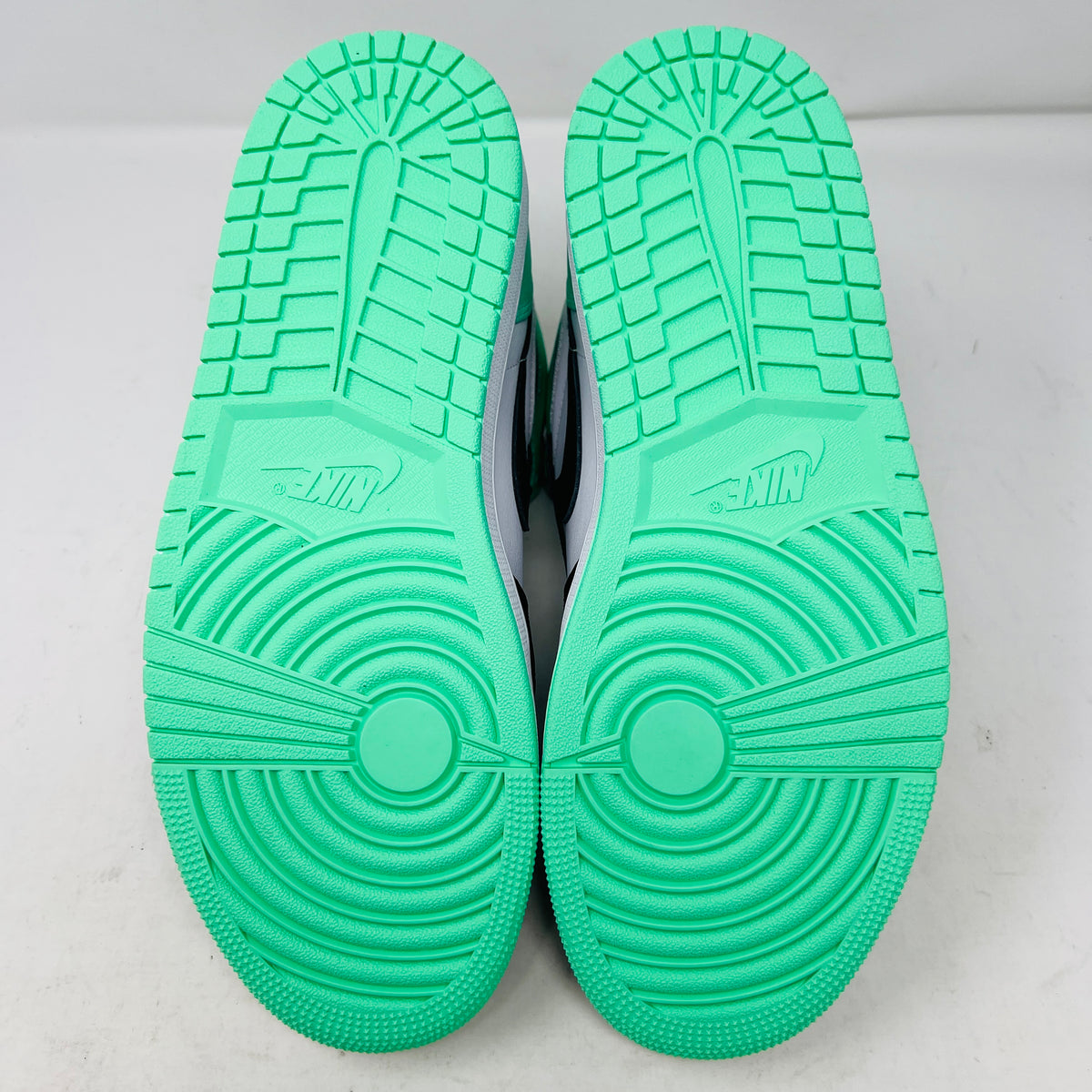 Jordan 1 Retro High OG Green Glow