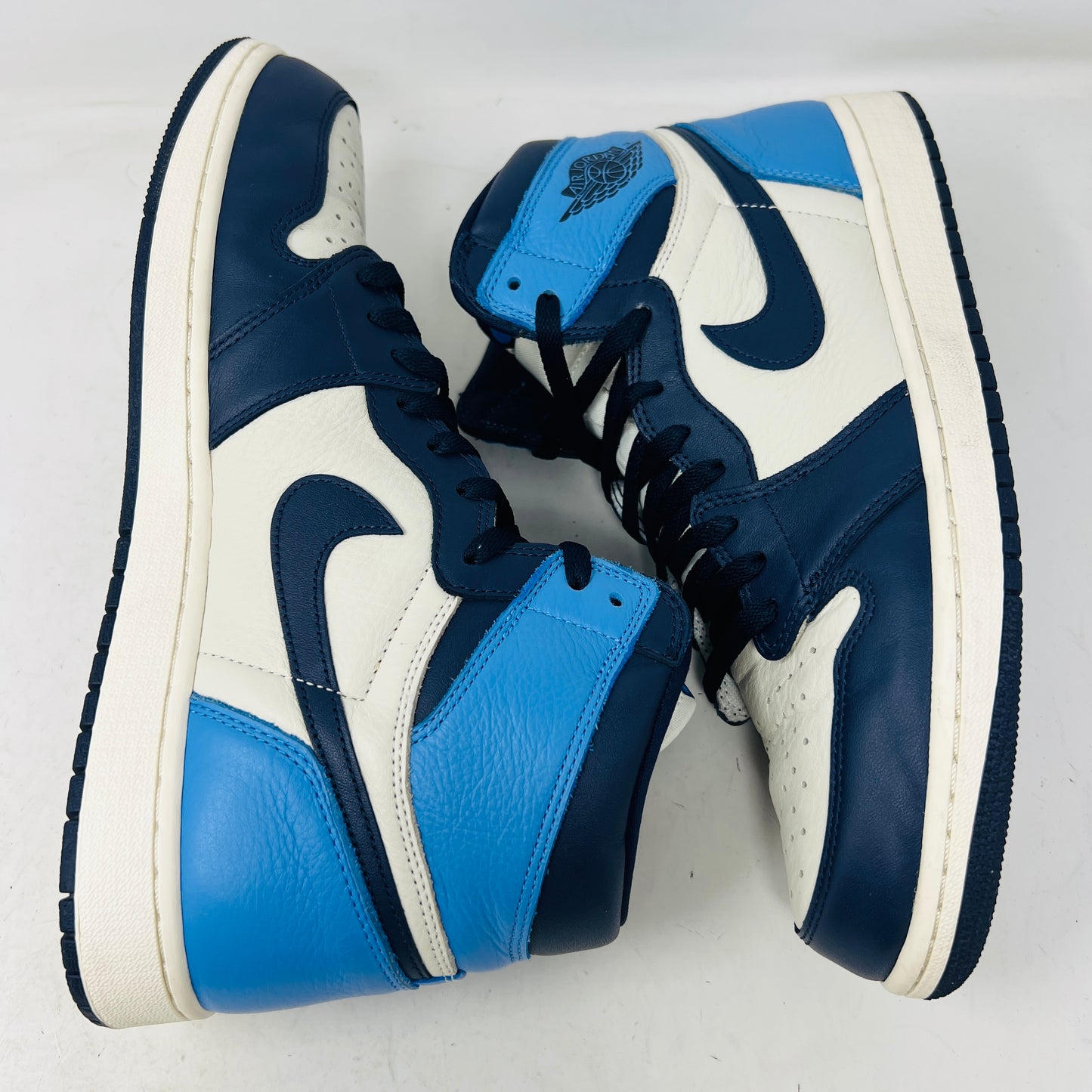 Jordan 1 Retro High Obsidian