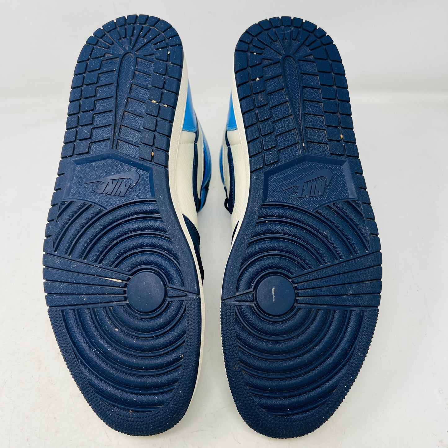 Jordan 1 Retro High Obsidian