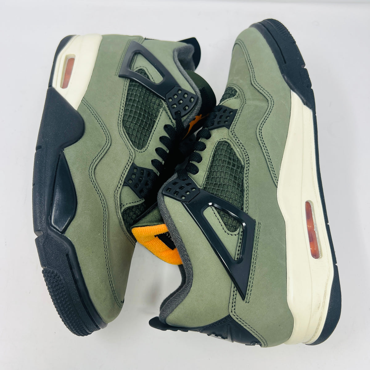 Jordan 4 Retro OG SP Undefeated