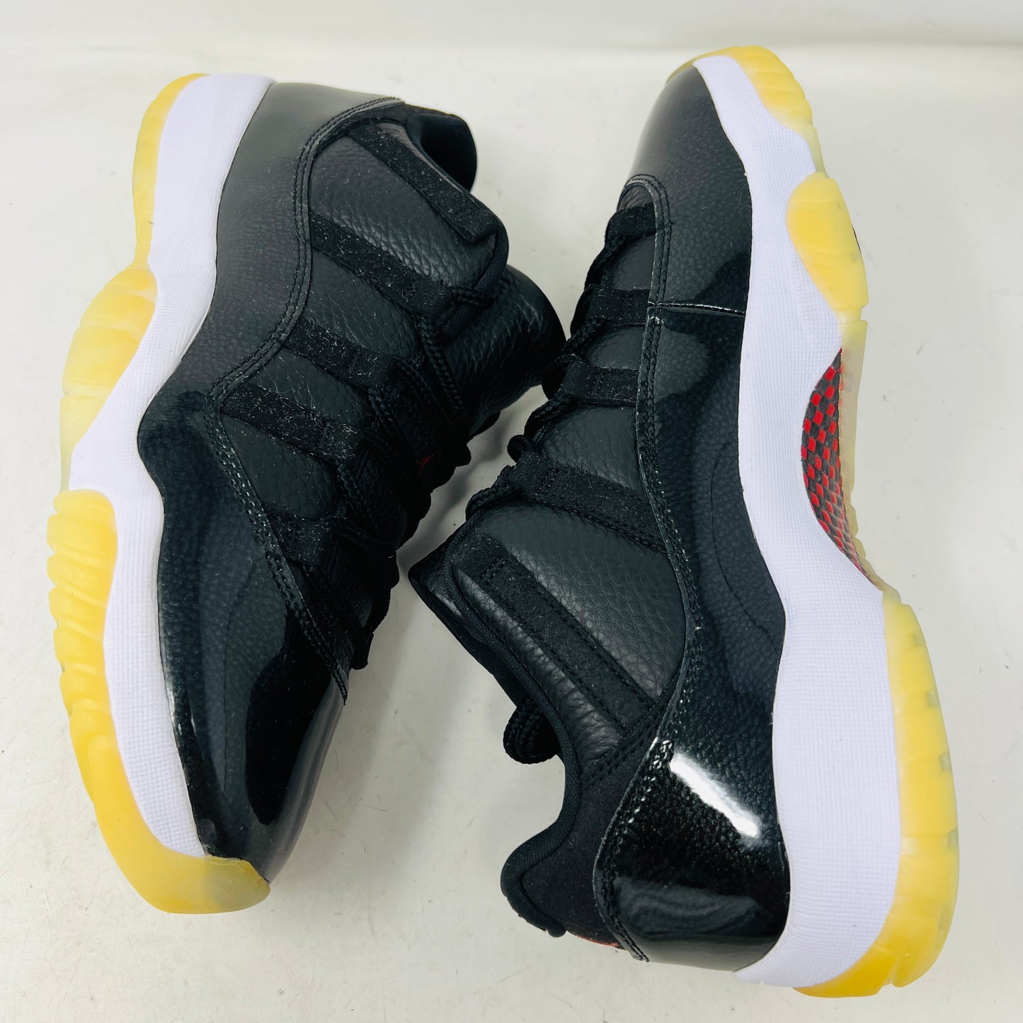 Jordan 11 Retro Low 72-10
