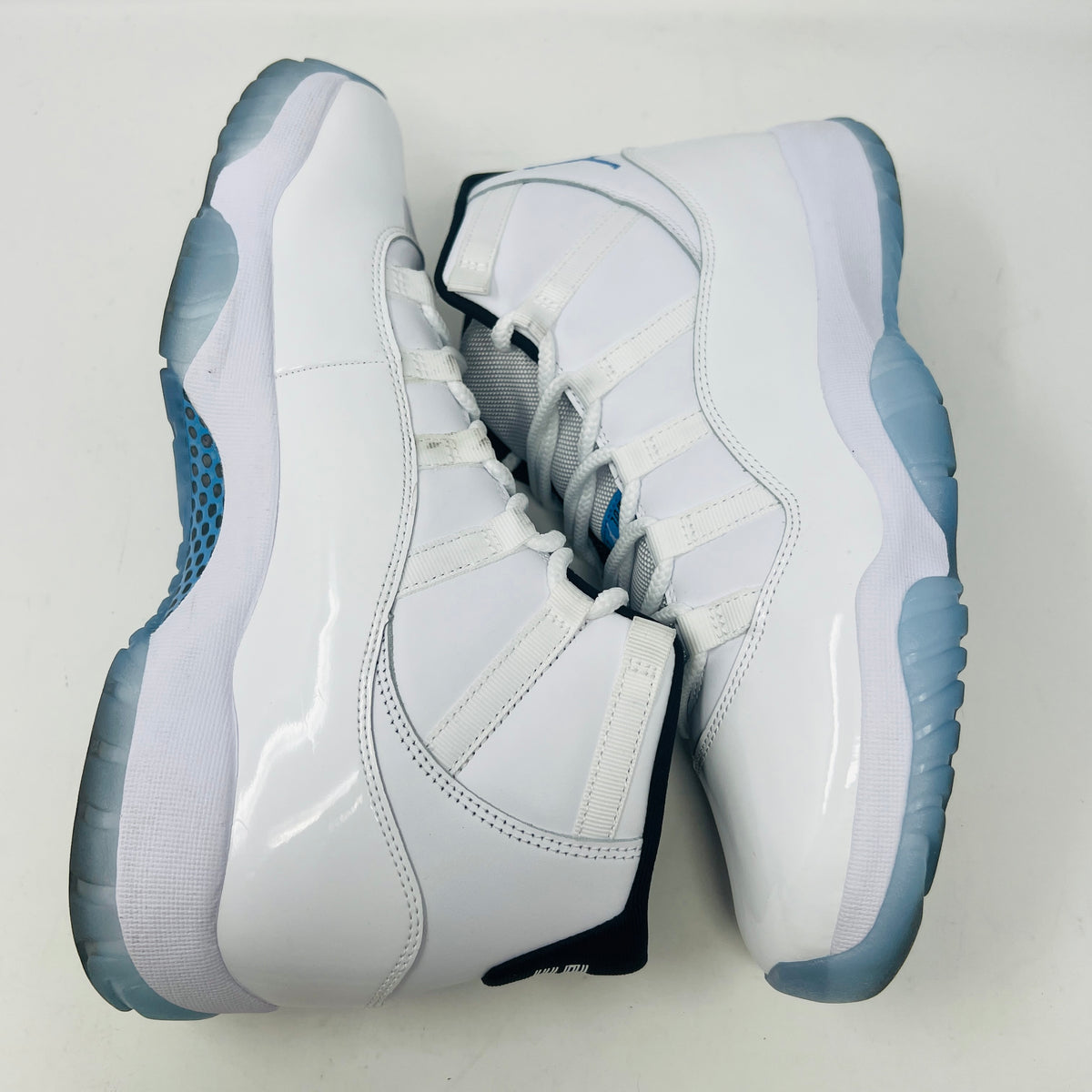 Jordan 11 Retro Legend Blue (2024)