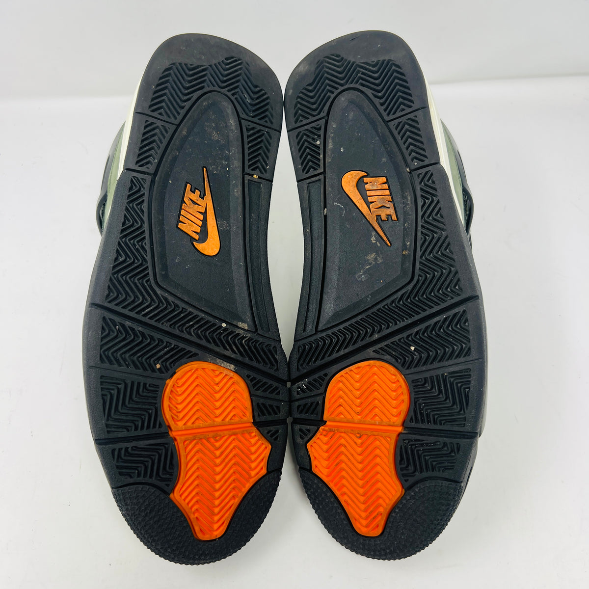 Jordan 4 Retro OG SP Undefeated (2025)