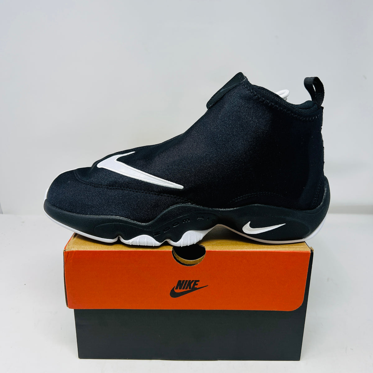 Nike Air Zoom Flight The Glove Black White OG (2026)