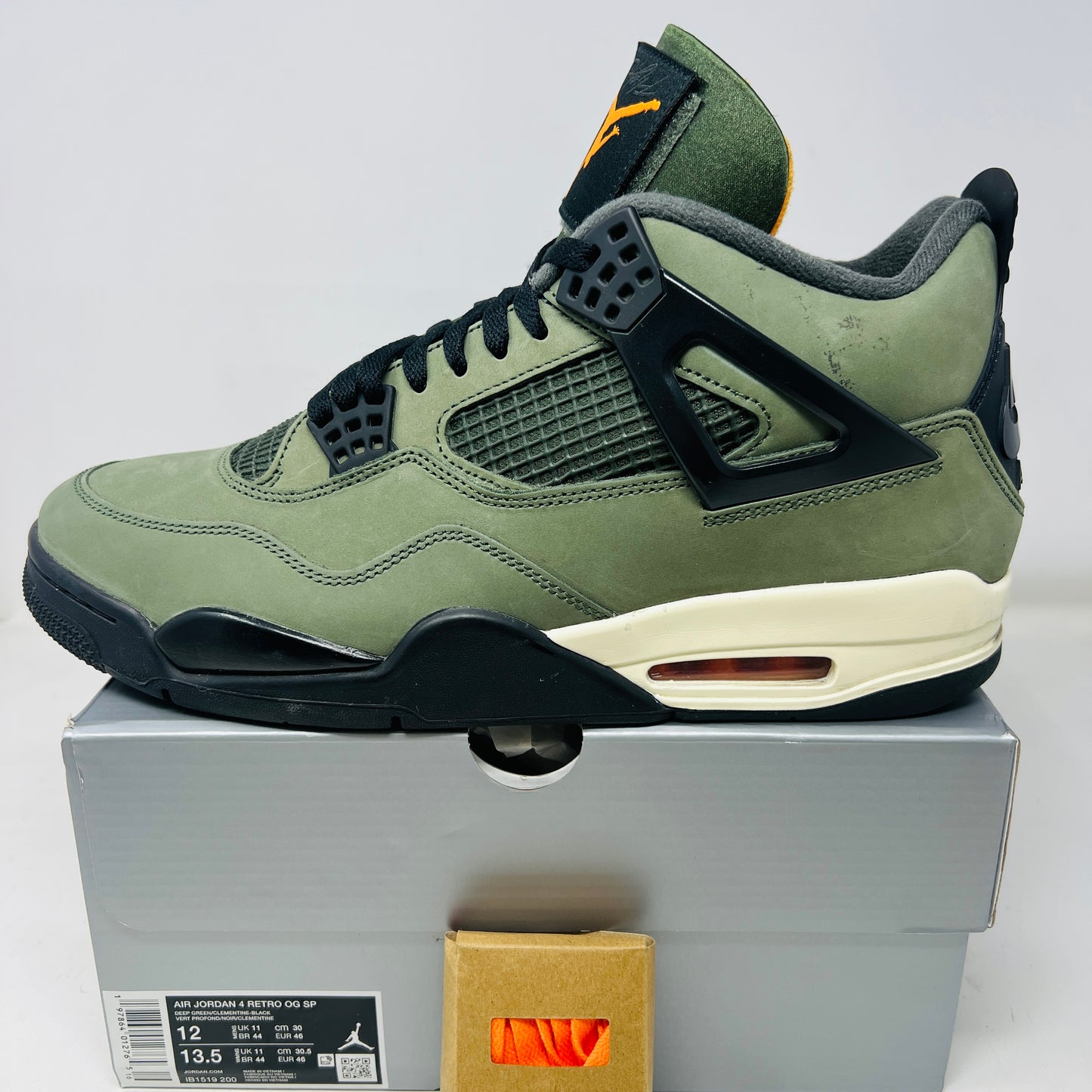 Jordan 4 Retro OG SP Undefeated (2025)