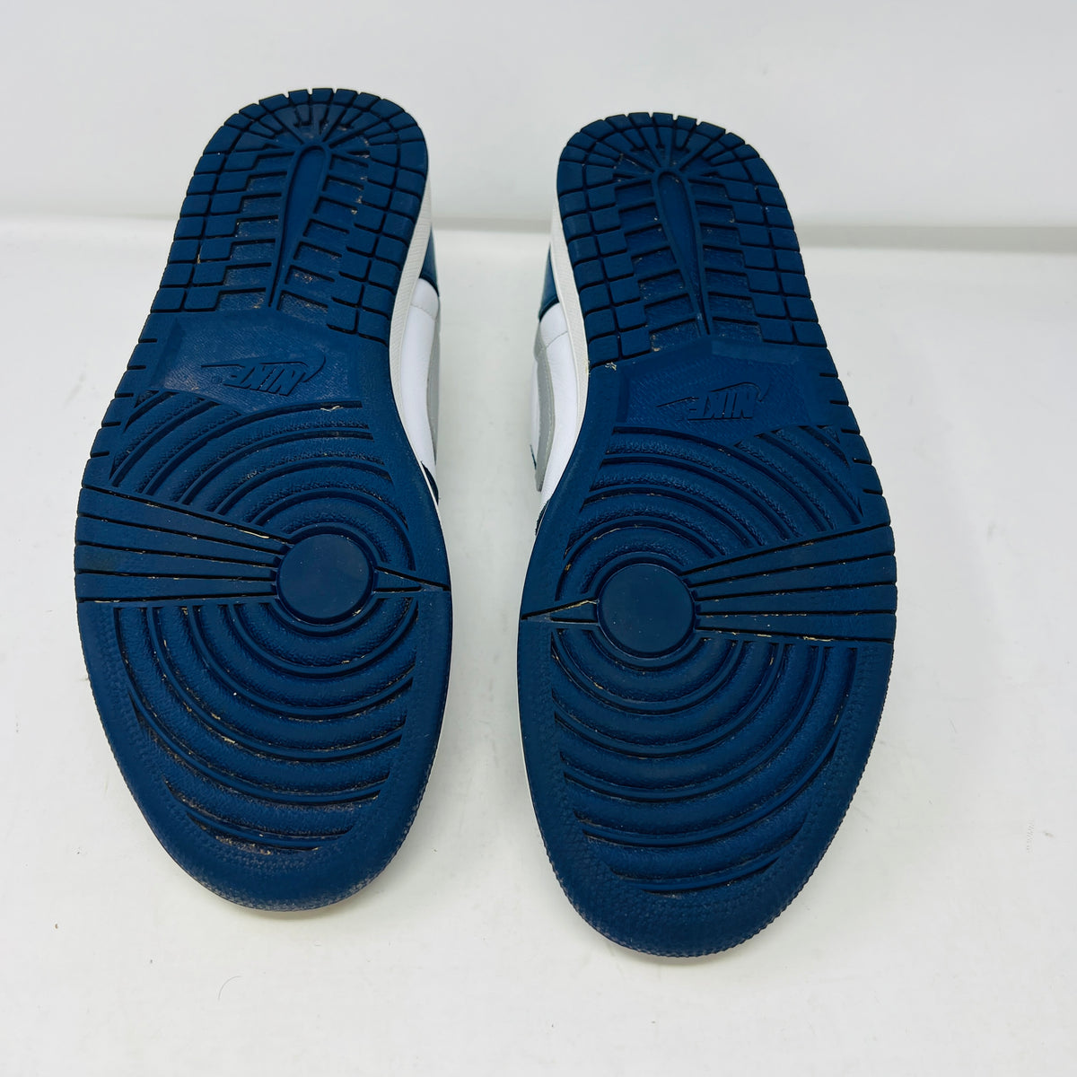 Jordan 1 Low SB Midnight Navy
