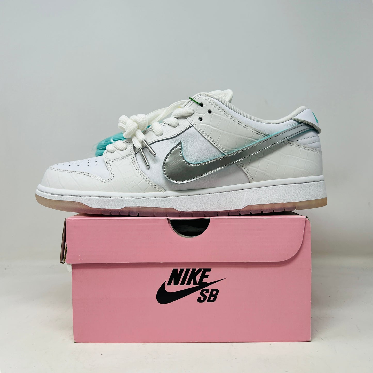 Nike SB Dunk Low Diamond Supply Co. White Diamond