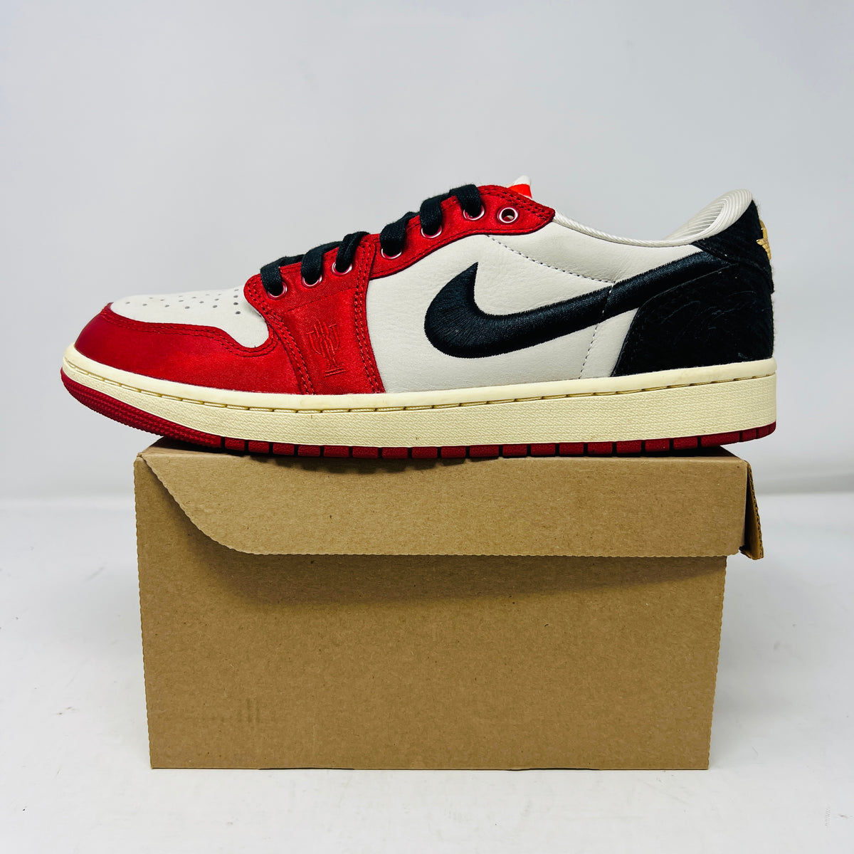Jordan 1 Retro Low OG Trophy Room Rookie Card Away