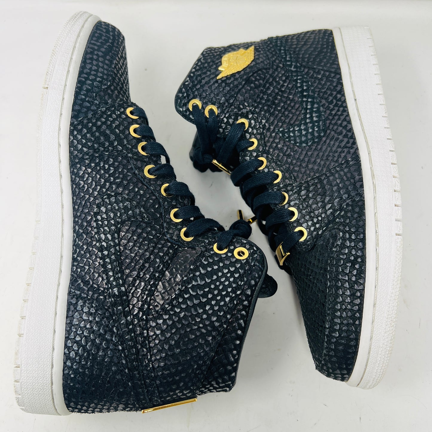 Jordan 1 Retro Pinnacle Black