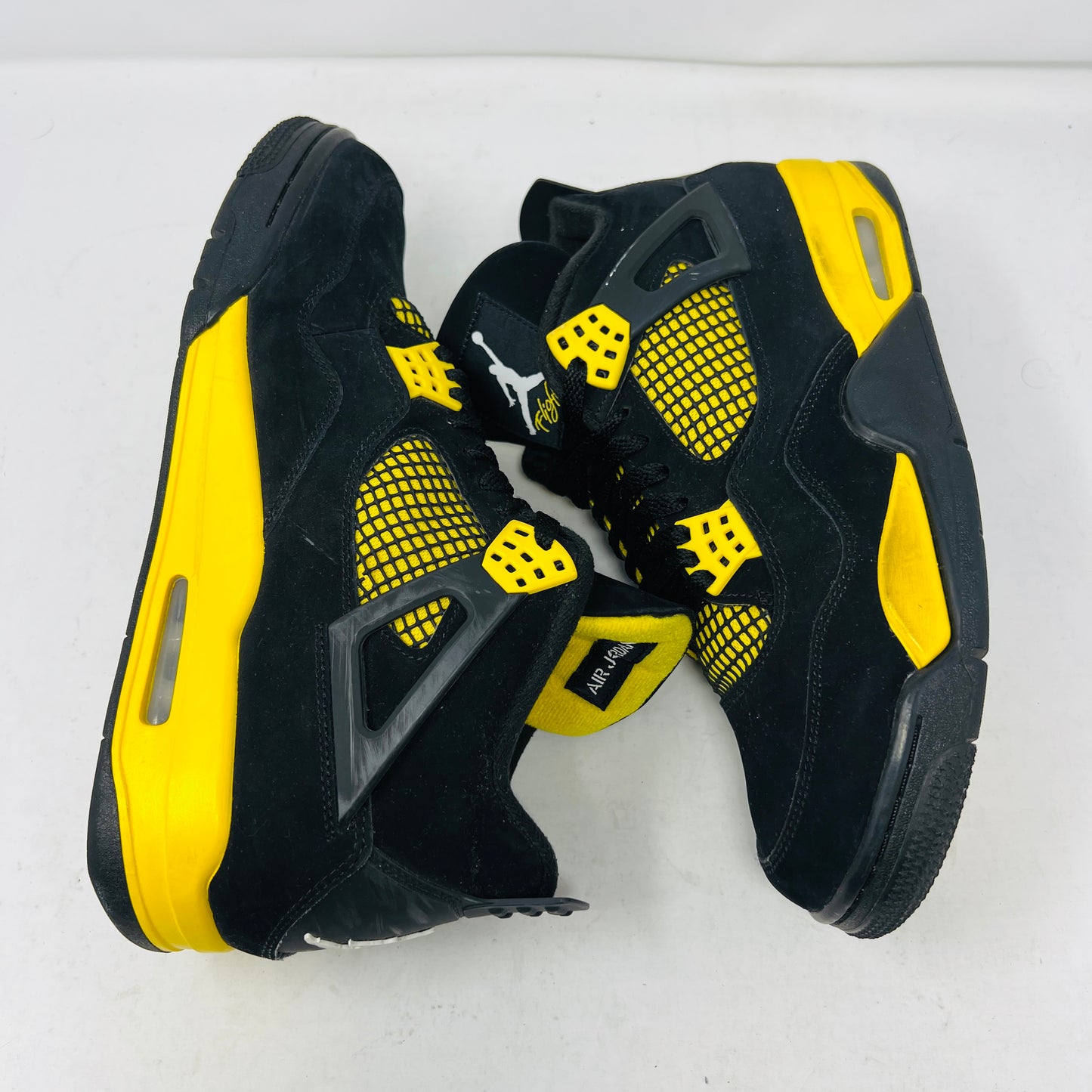 Jordan 4 Retro Thunder (2023)