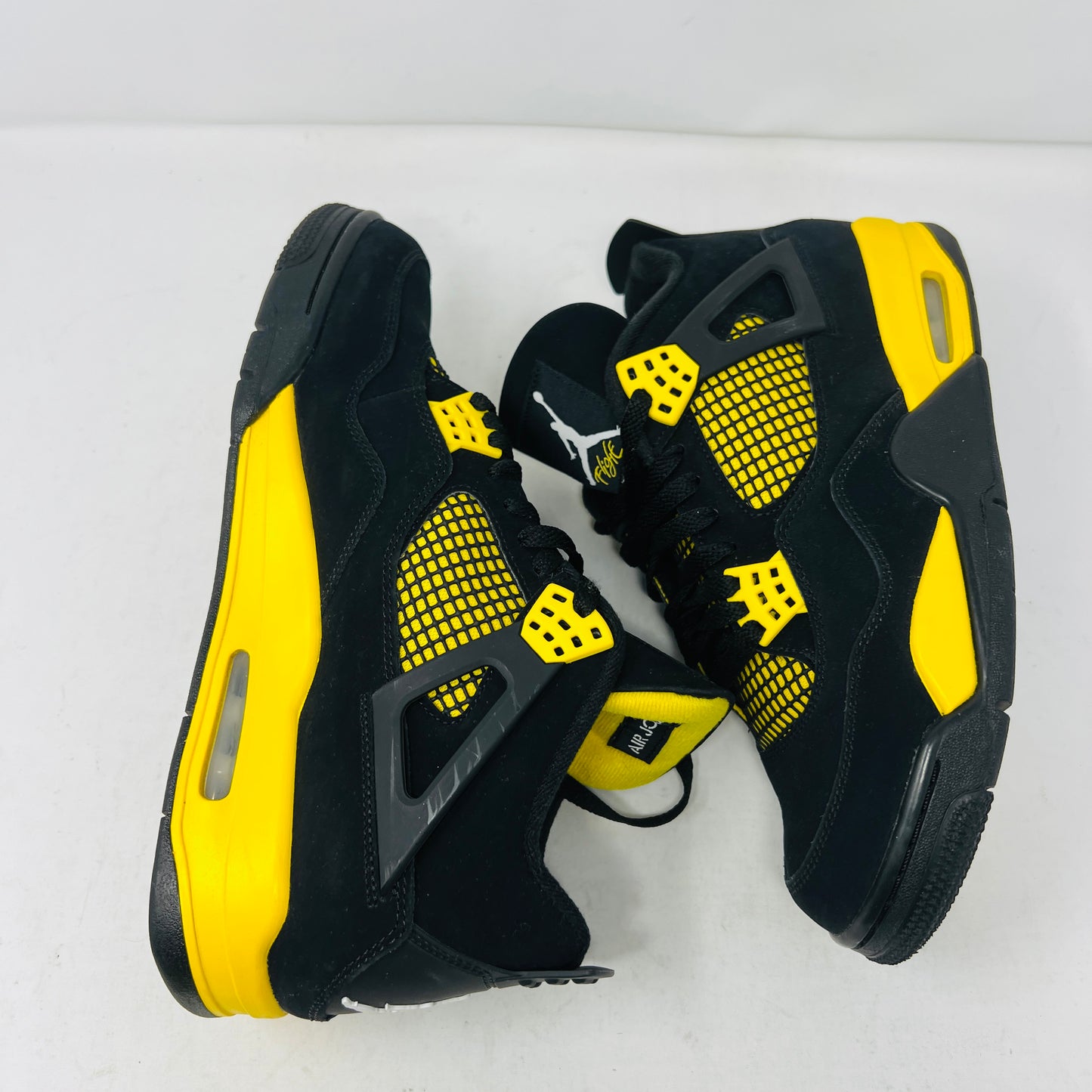 Jordan 4 Retro Thunder (2023)