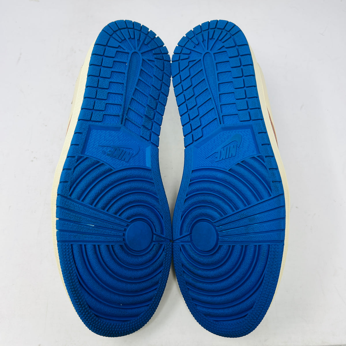 Jordan 1 Retro Low OG SP Fragment x Travis Scott