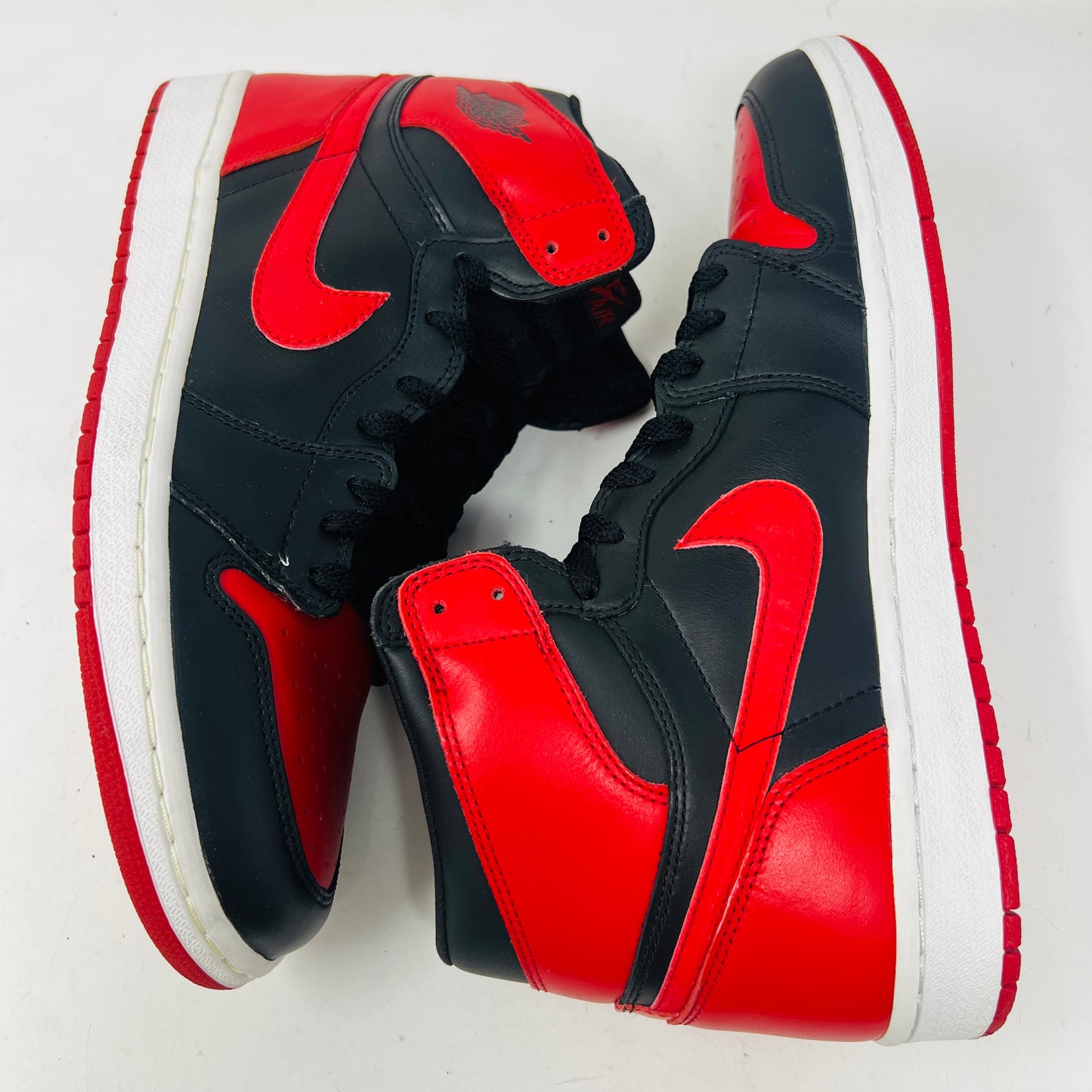 Jordan 1 Retro Bred (2001)