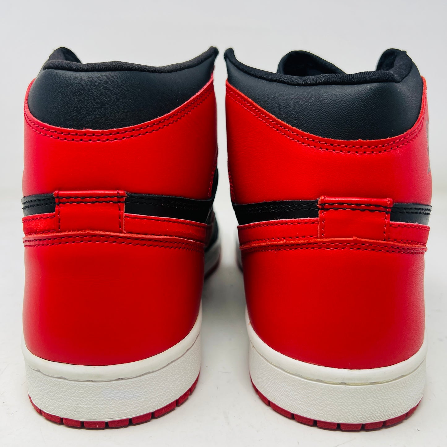 Jordan 1 Retro Bred (2001)