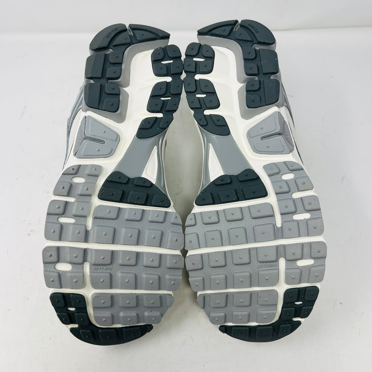 Nike Zoom Vomero 5 Metallic Silver