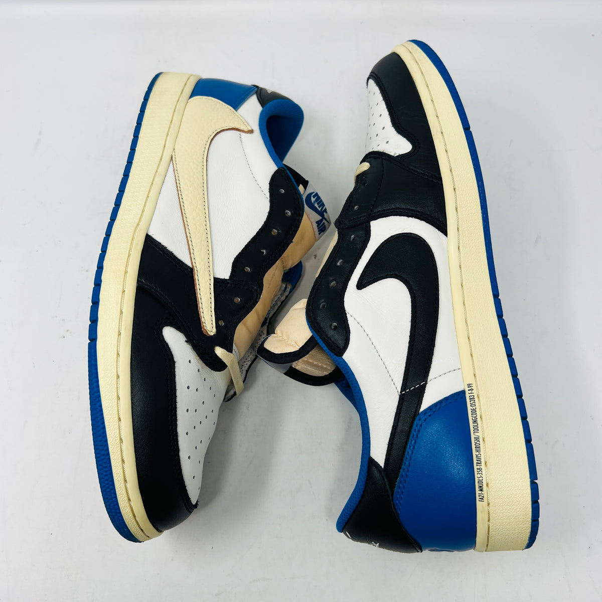 Jordan 1 Retro Low OG SP Fragment x Travis Scott
