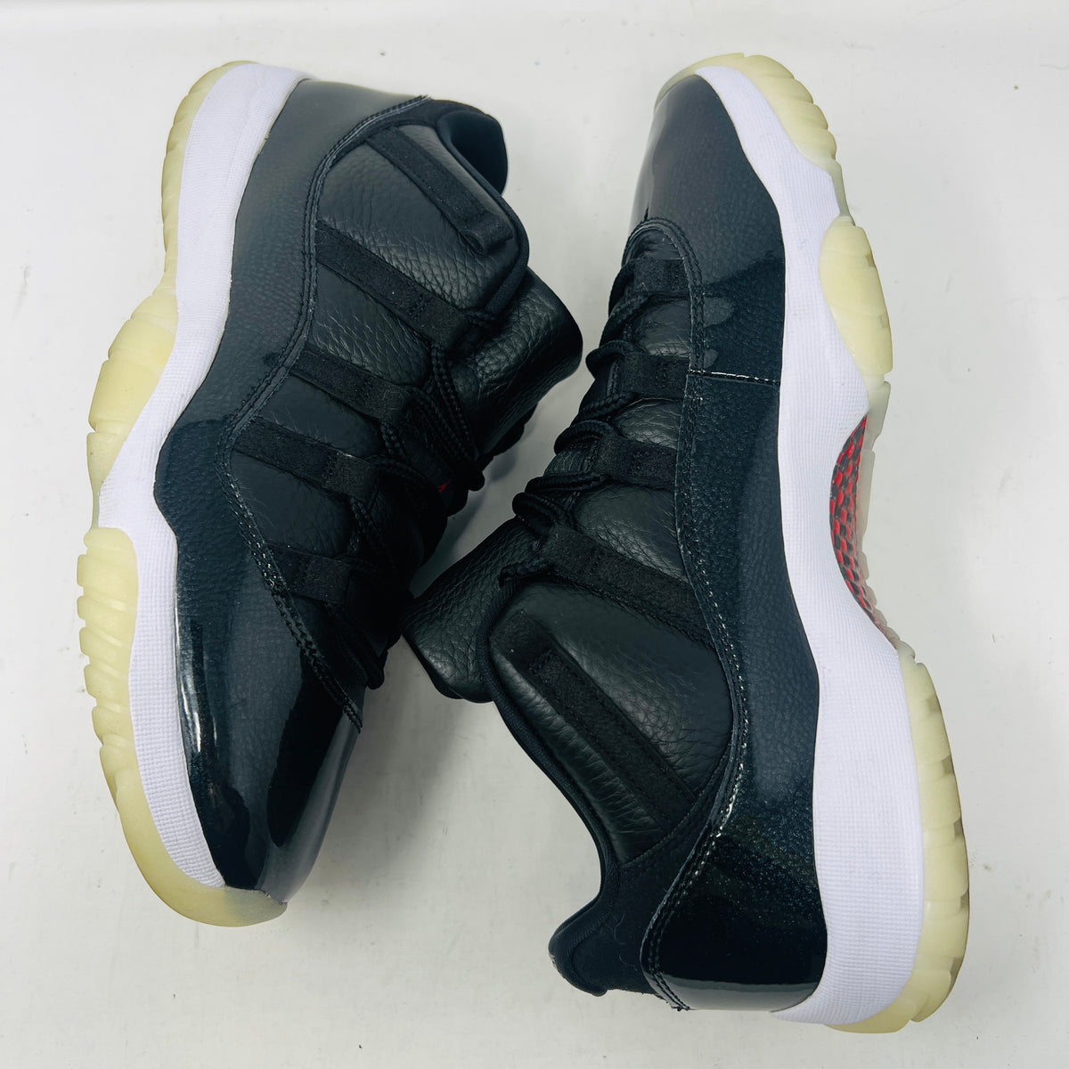 Jordan 11 Retro Low 72-10