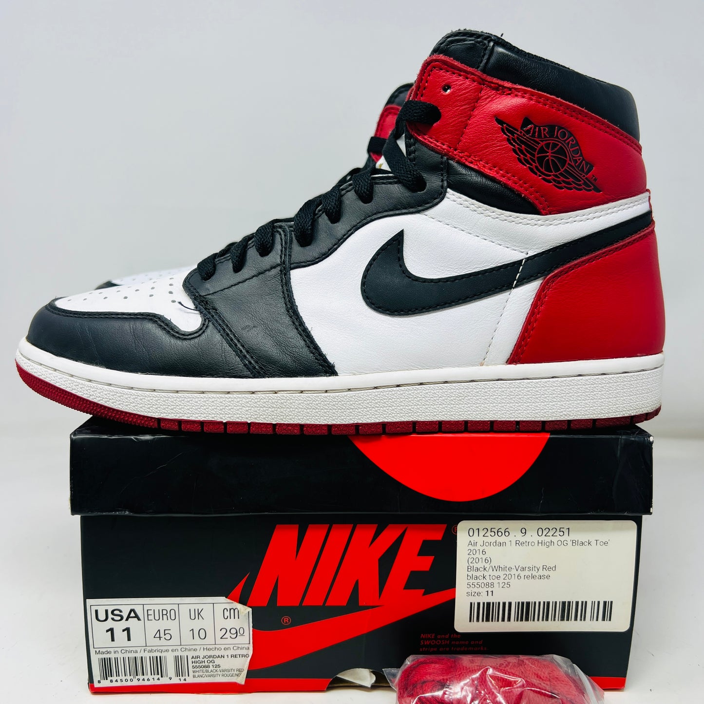 Jordan 1 Retro Black Toe (2016)