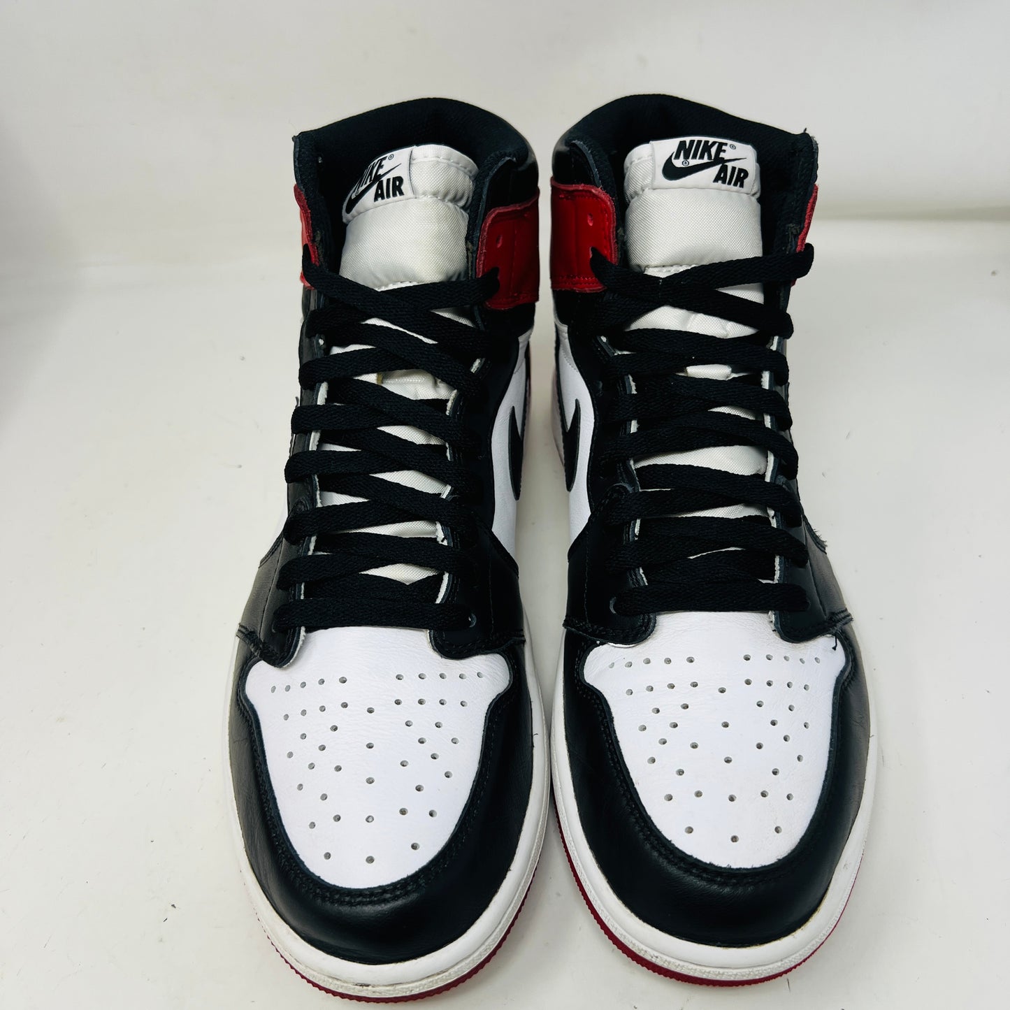 Jordan 1 Retro Black Toe (2016)