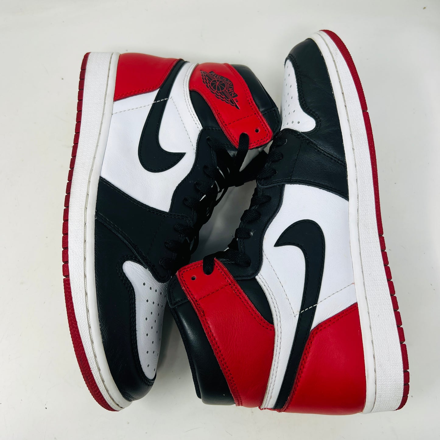 Jordan 1 Retro Black Toe (2016)