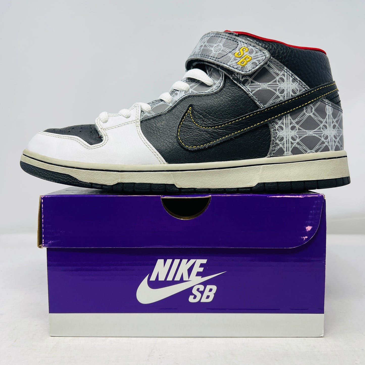 Nike SB Dunk Mid Beijing Triumvir Fly