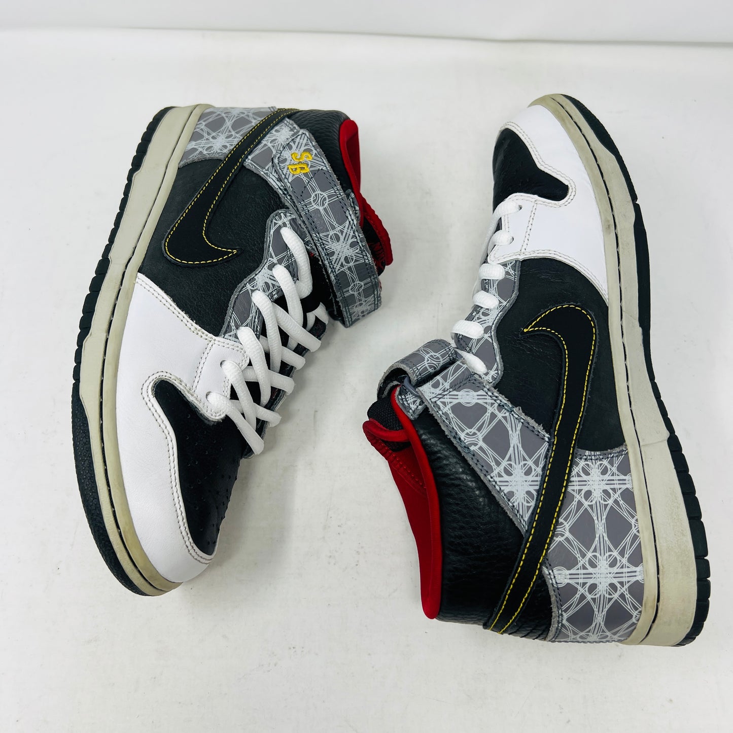 Nike SB Dunk Mid Beijing Triumvir Fly