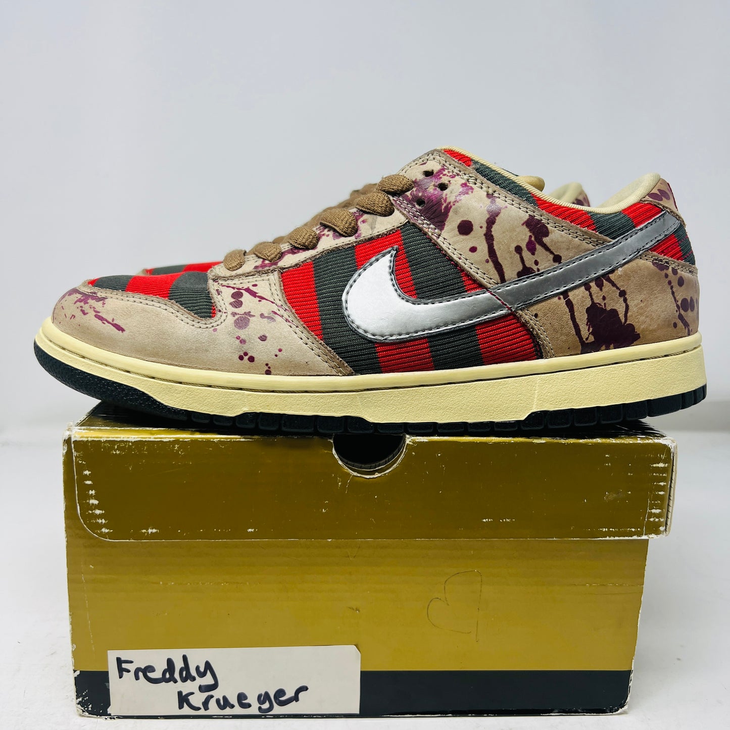Nike SB Dunk Low Freddy Krueger