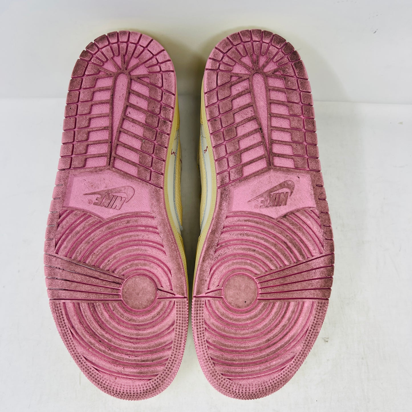 Jordan 1 Retro Low OG SP Travis Scott Shy Pink