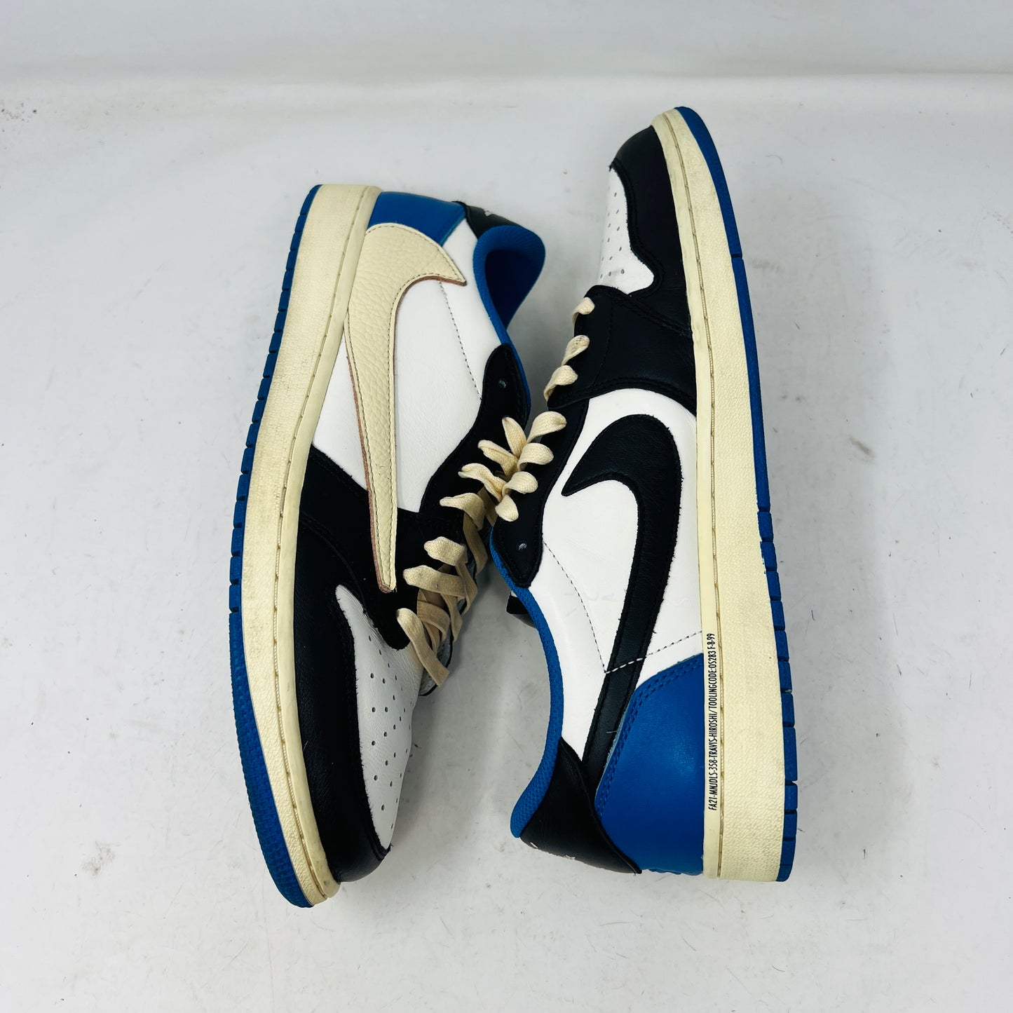 Jordan 1 Retro Low OG SP Fragment x Travis Scott