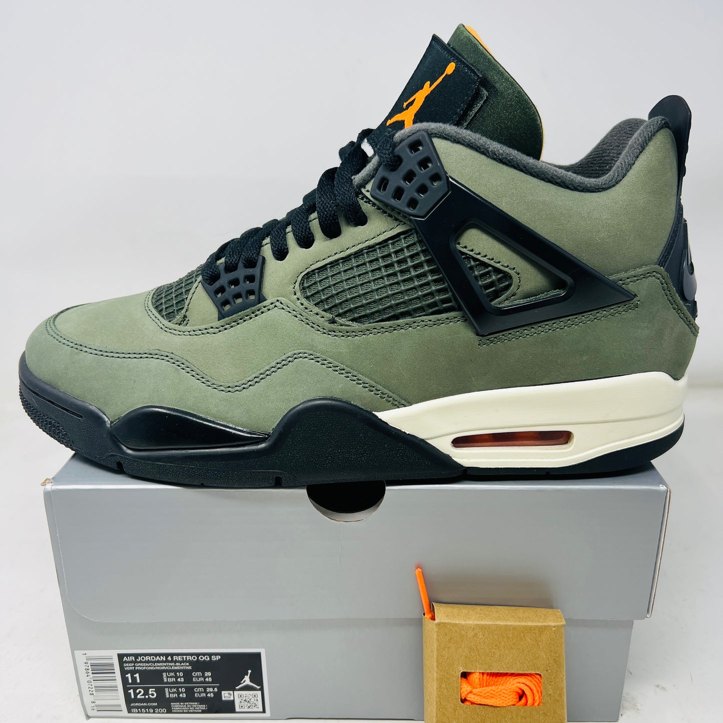 Jordan 4 Retro OG SP Undefeated (2025)
