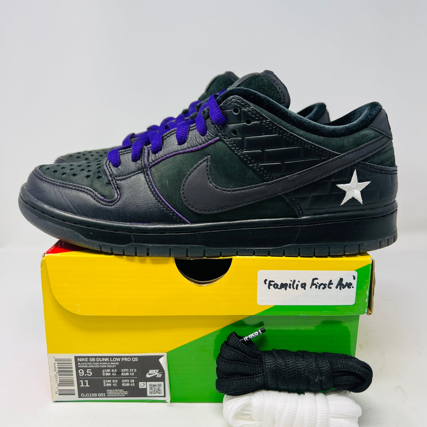 Nike SB Dunk Low Familia First Avenue
