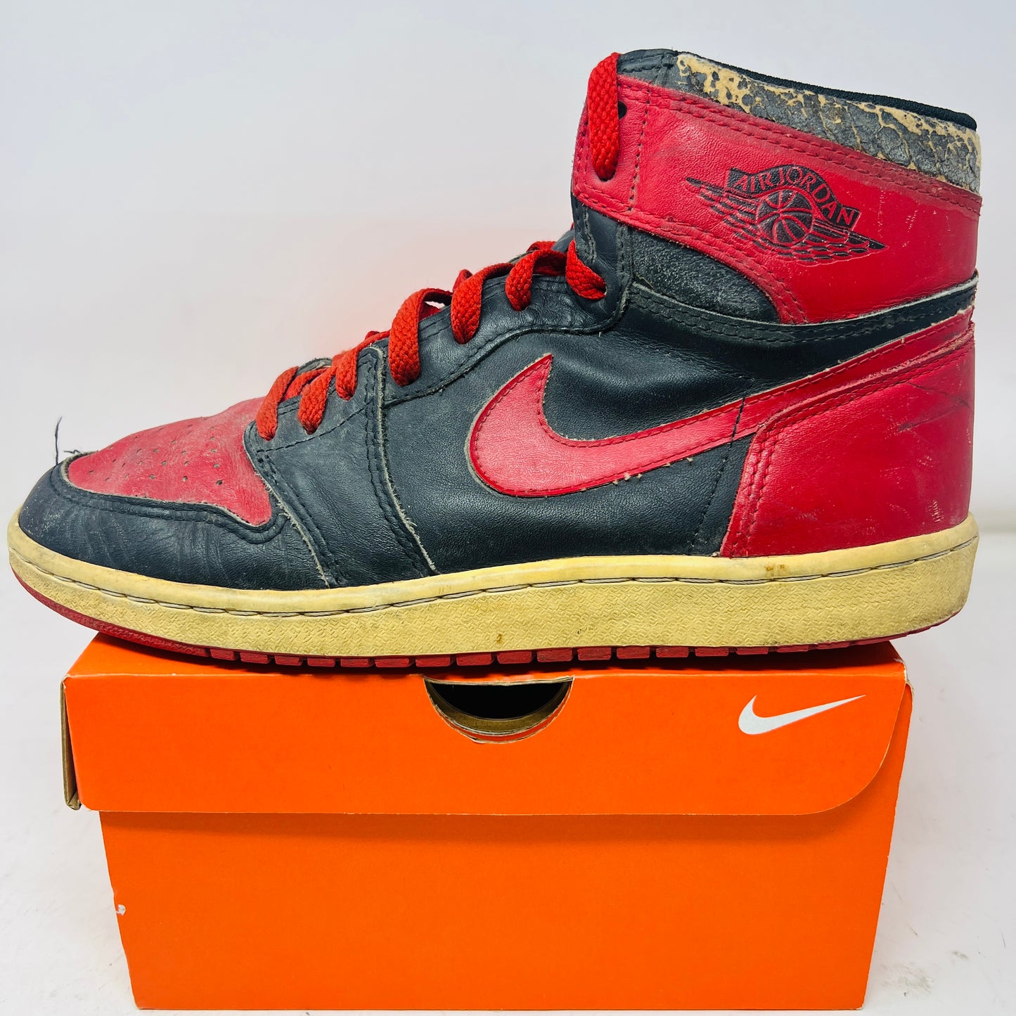 Jordan 1 OG Black Red (1985)
