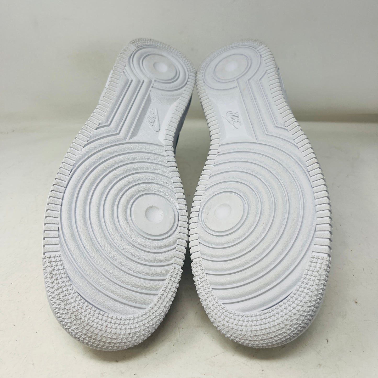 Nike Air Force 1 Low Supreme White