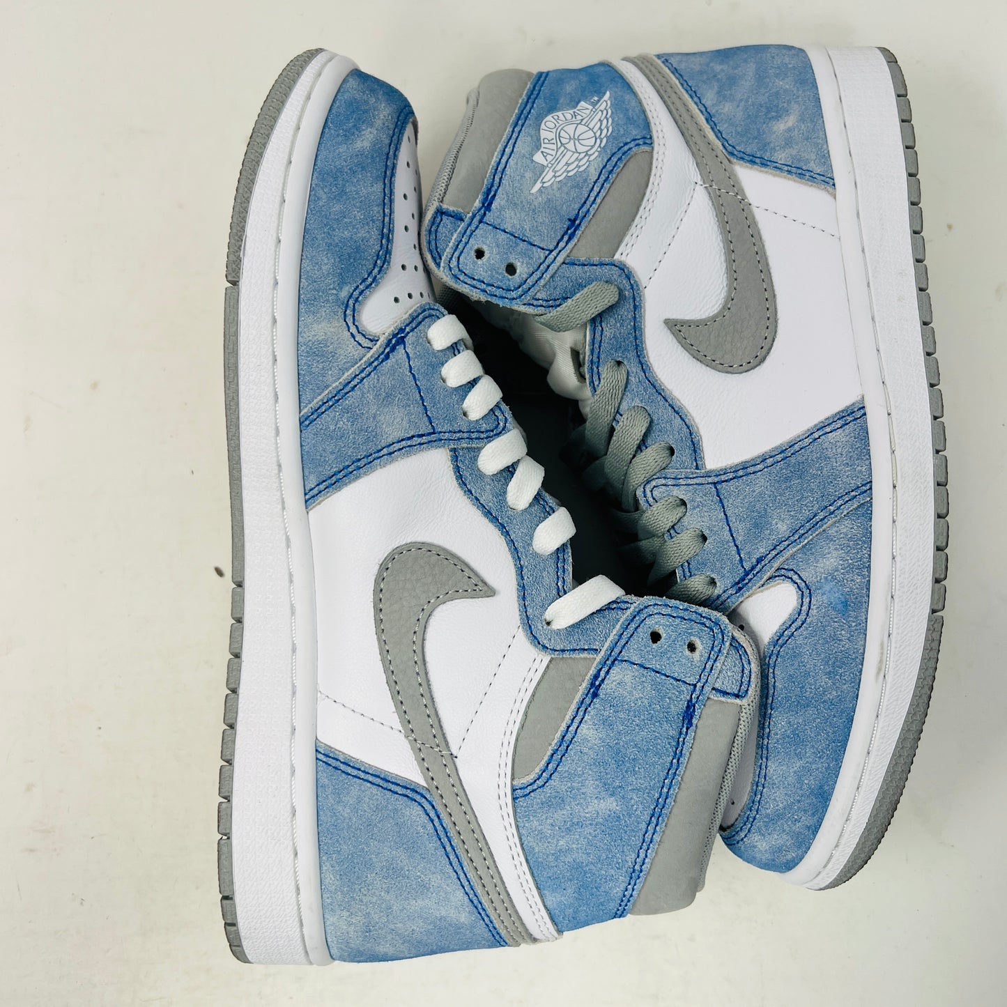 Jordan 1 Retro High Hyper Royal Smoke Grey