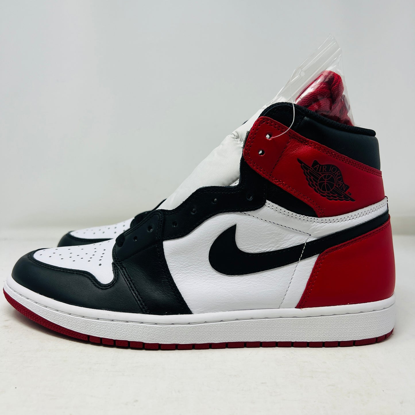 Jordan 1 Retro Black Toe (2016)