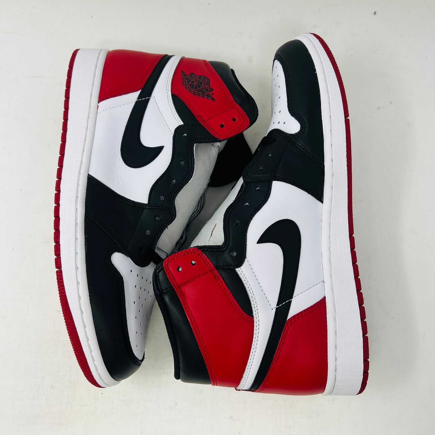 Jordan 1 Retro Black Toe (2016)