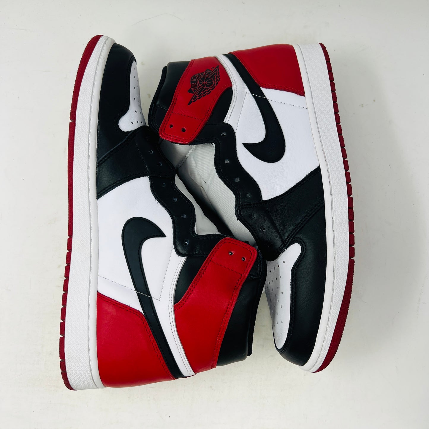 Jordan 1 Retro Black Toe (2016)