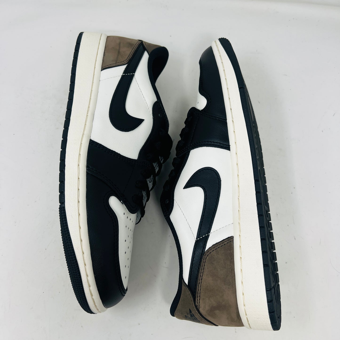 Jordan 1 Retro Low OG Mocha