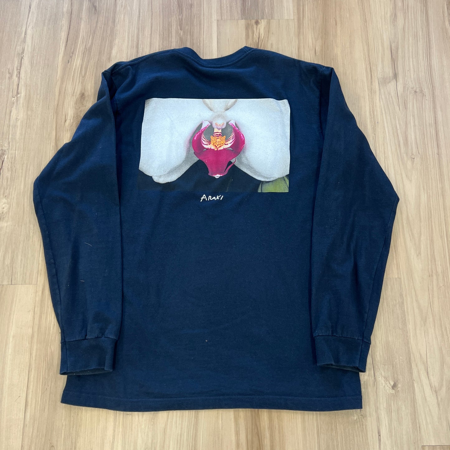Supreme Camiseta Araki Orchid LS Azul marino