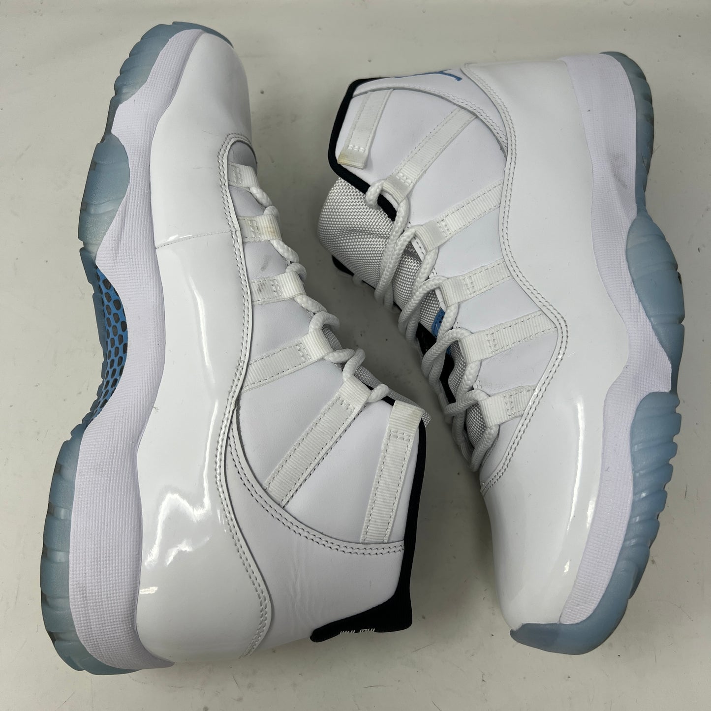 Jordan 11 Retro Legend Blue (2024)